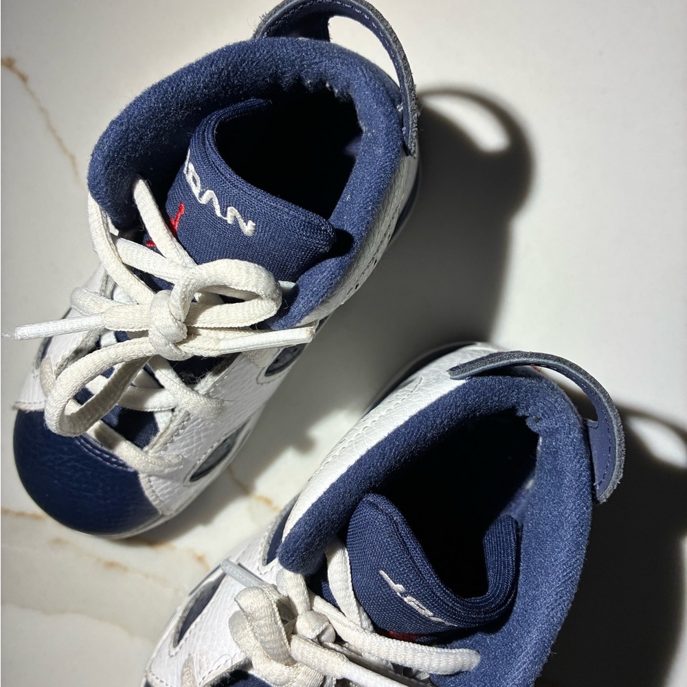 Jordan Kids Navy and White Sneakers - Picture 5 of 6